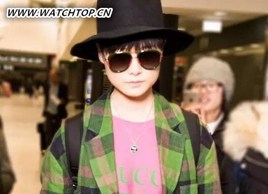 李宇春佩戴Gucci腕表率性亮相米蘭機場