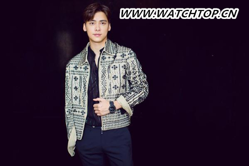 TAG Heuer泰格豪雅品牌大使李易峰佩戴CONNECTED MODULAR智能腕表 精彩亮相《動物世界》發布會
